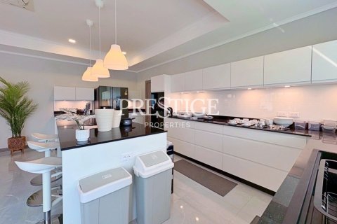 House in Pattaya, Thailand 5 bedrooms № 197838 - photo 10