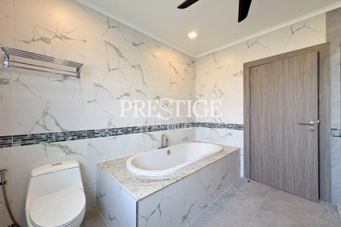 House in Pattaya, Thailand 5 bedrooms № 197838 - photo 25
