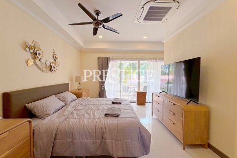 House in Pattaya, Thailand 5 bedrooms № 197838 - photo 20