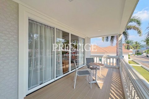House in Pattaya, Thailand 5 bedrooms № 197839 - photo 24
