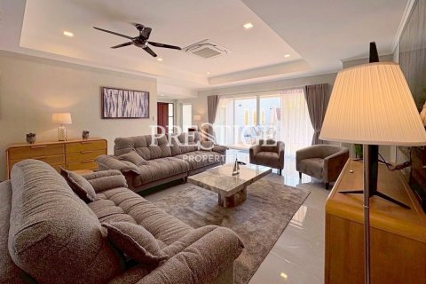 House in Pattaya, Thailand 5 bedrooms № 197839 - photo 4