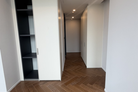 Condo in Bangkok, Thailand, 2 bedrooms № 233556 - photo 9