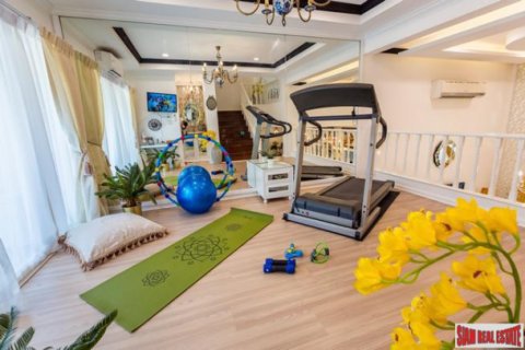 Chalet de 4 dormitorios en Lat Phrao, Bangkok, Tailandia № 193682 - foto 3