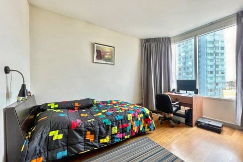 Condominio de 3 dormitorios en Khlong San, Bangkok, Tailandia № 115201 - foto 10