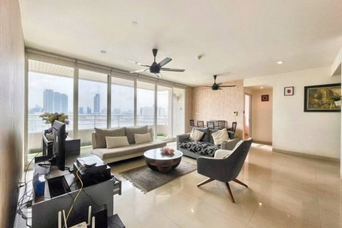 Condo in Khlong San, Bangkok, Thailand, 3 bedrooms  № 115201