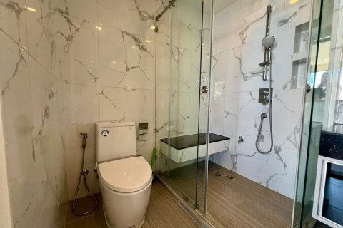 Apartamento de 2 habitaciones en Pattaya, Tailandia № 190871 - foto 12