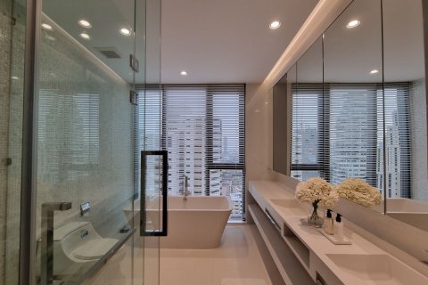 Condominio de 2 dormitorios en Watthana, Bangkok, Tailandia № 133922 - foto 10