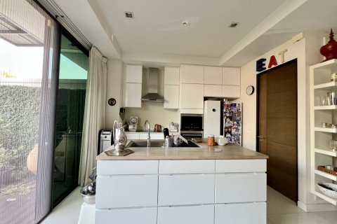 Condo à Watthana, Bangkok, Thaïlande, 3 chambres № 133924 - photo 4