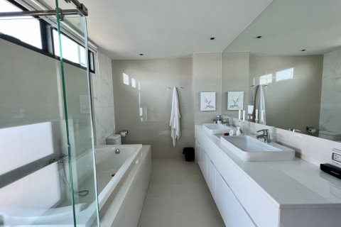 Condo à Watthana, Bangkok, Thaïlande, 3 chambres № 133924 - photo 17