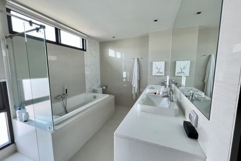 Condo à Watthana, Bangkok, Thaïlande, 3 chambres № 133924 - photo 9