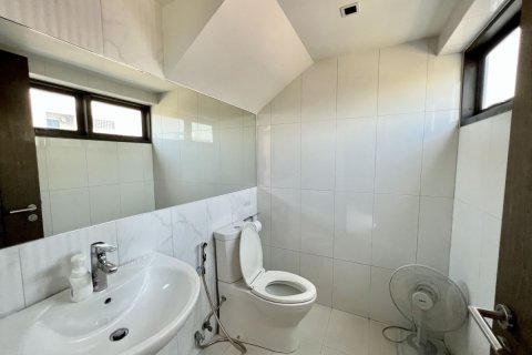 Condo à Watthana, Bangkok, Thaïlande, 3 chambres № 133924 - photo 10