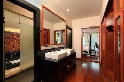 Chalet de 4 dormitorios en Rawai, Tailandia № 133925 - foto 16