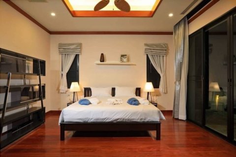 Chalet de 4 dormitorios en Rawai, Tailandia № 133925 - foto 19