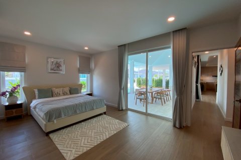 Chalet de 3 dormitorios en Hua Hin, Tailandia № 168307 - foto 16