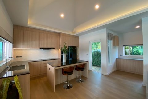 Chalet de 3 dormitorios en Hua Hin, Tailandia № 168307 - foto 11