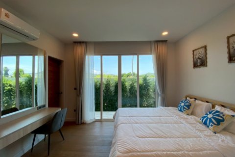 Chalet de 3 dormitorios en Hua Hin, Tailandia № 168307 - foto 14