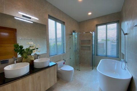 Chalet de 3 dormitorios en Hua Hin, Tailandia № 168307 - foto 21