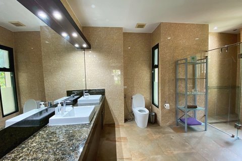 Chalet de 3 dormitorios en Hua Hin, Tailandia № 168274 - foto 21
