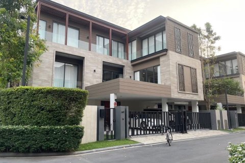 Maison à Bang Kapi, Bangkok, Thaïlande 4 chambres № 151307