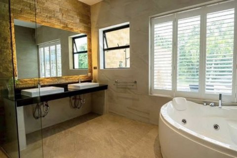 Chalet de 4 dormitorios en Cha-am, Tailandia № 152497 - foto 7