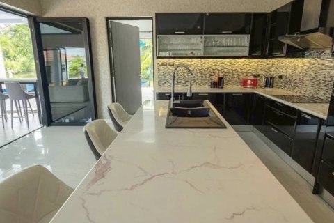 Chalet de 4 dormitorios en Cha-am, Tailandia № 152497 - foto 4