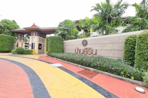House in Pattaya, Thailand 3 bedrooms № 156514
