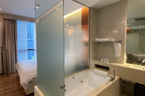 Condominio de 1 dormitorio en Khlong Toei, Bangkok, Tailandia № 135308 - foto 5
