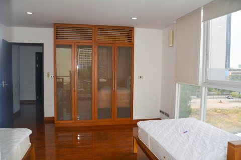Condominio de 3 dormitorios en Bangkok, Tailandia № 66171 - foto 14