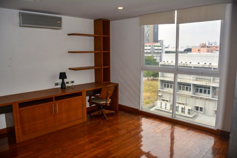 Condominio de 3 dormitorios en Bangkok, Tailandia № 66171 - foto 16