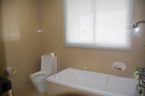 Condominio de 3 dormitorios en Bangkok, Tailandia № 66171 - foto 18