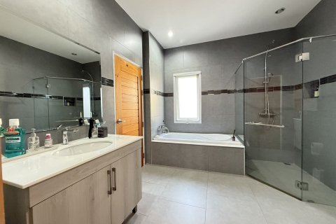 Chalet de 3 dormitorios en Hua Hin, Tailandia № 158114 - foto 13