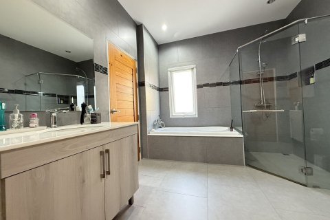 Chalet de 3 dormitorios en Hua Hin, Tailandia № 158114 - foto 8