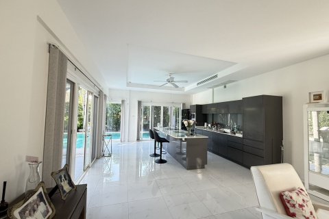 Chalet de 3 dormitorios en Hua Hin, Tailandia № 158114 - foto 17