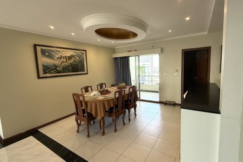 Condo in Khlong San, Bangkok, Thailand, 3 bedrooms № 171784 - photo 4