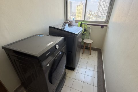 Condo in Khlong San, Bangkok, Thailand, 3 bedrooms № 171784 - photo 16