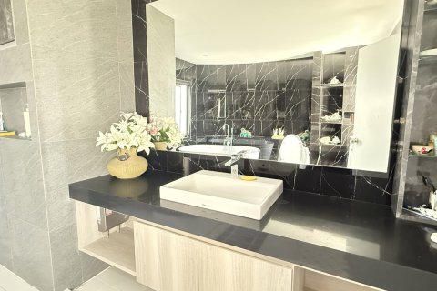 Condo in Khlong San, Bangkok, Thailand, 3 bedrooms № 171784 - photo 10