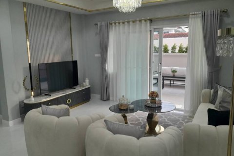 Casa de 5 dormitorios en Pattaya, Tailandia № 115695 - foto 4