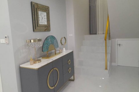 Casa de 5 dormitorios en Pattaya, Tailandia № 115695 - foto 8