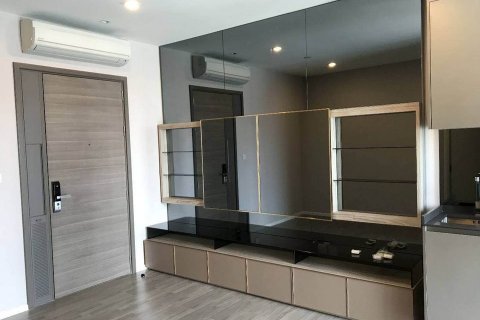 Condominio de 1 dormitorio en Phra Khanong, Bangkok, Tailandia № 143280 - foto 2