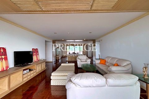 Condo in Pattaya, Thailand, 3 bedrooms  № 198100 - photo 4