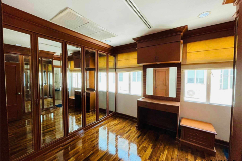 Haus in Bangkok, Thailand 4 Schlafzimmer № 190360