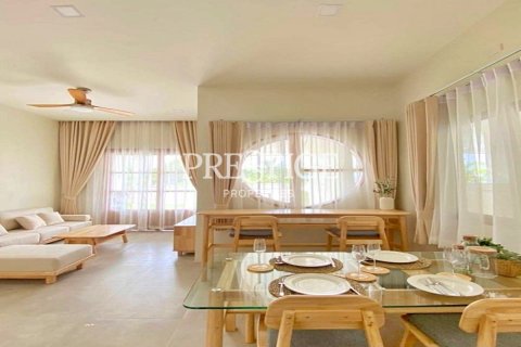 Casa de 3 dormitorios en Pattaya, Tailandia № 209124 - foto 6