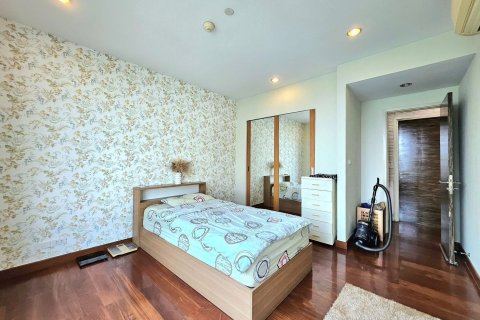 Condominio de 3 dormitorios en Khlong San, Bangkok, Tailandia № 170896 - foto 12