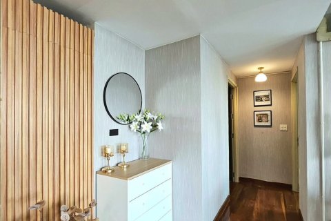 Condominio de 3 dormitorios en Khlong San, Bangkok, Tailandia № 170896 - foto 13