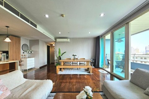 Condominio de 3 dormitorios en Khlong San, Bangkok, Tailandia № 170896 - foto 2