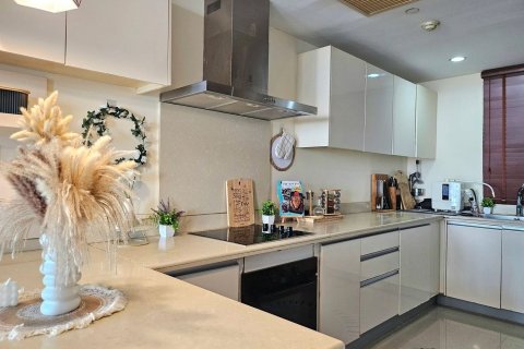Condominio de 3 dormitorios en Khlong San, Bangkok, Tailandia № 170896 - foto 10
