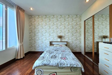 Condominio de 3 dormitorios en Khlong San, Bangkok, Tailandia № 170896 - foto 11