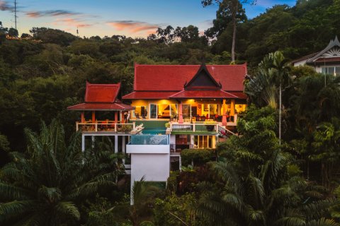 Casa de 4 dormitorios en Kathu, Tailandia № 170892