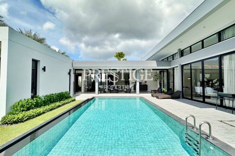 House in Pattaya, Thailand 3 bedrooms № 198349 - photo 2