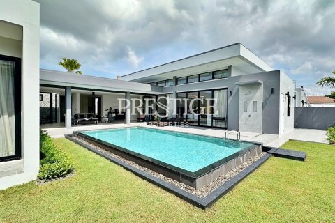 House in Pattaya, Thailand 3 bedrooms № 198349